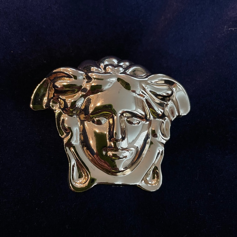 Famous Medusa Buckle Golden Tint one size